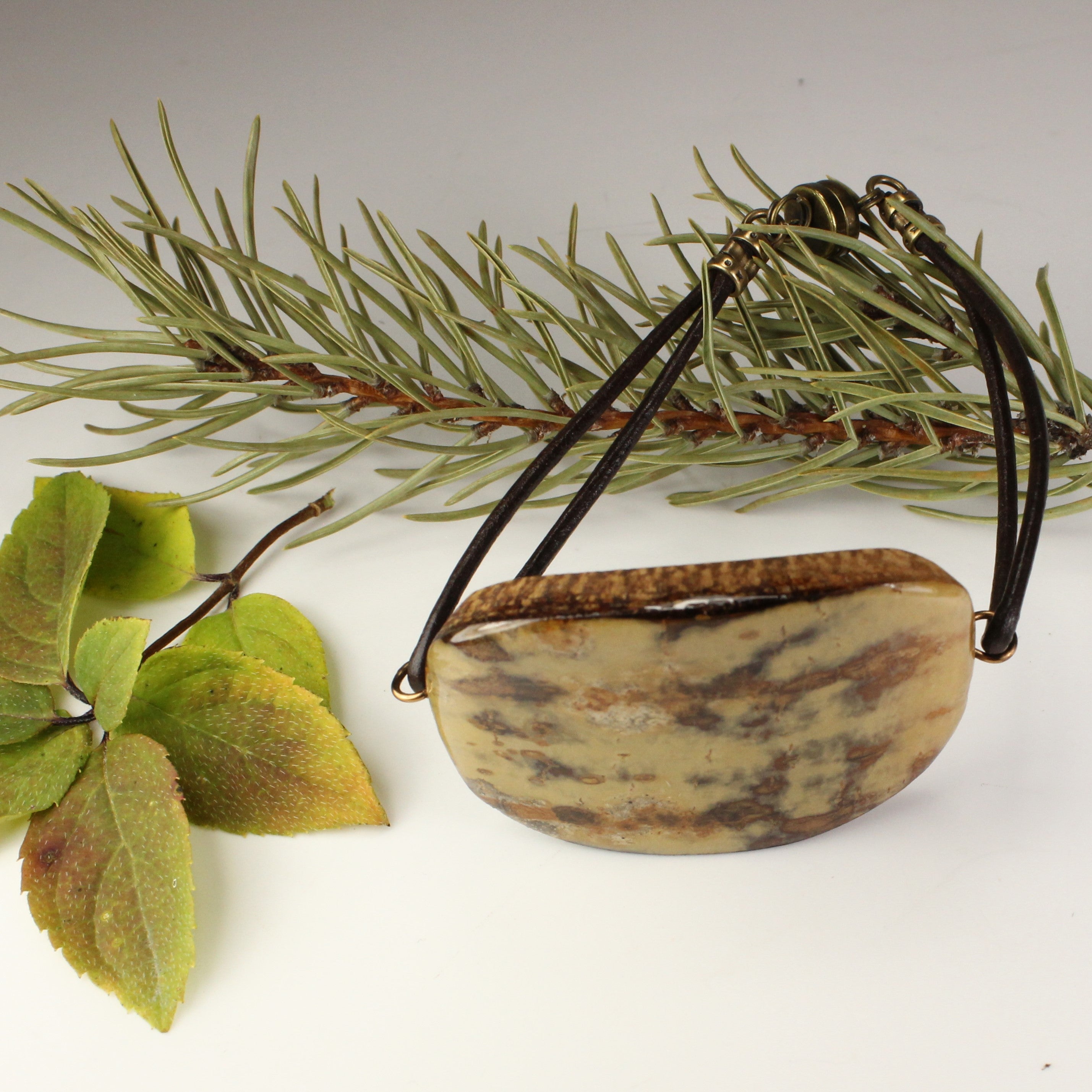 Bracelet in wood and poplar bark
