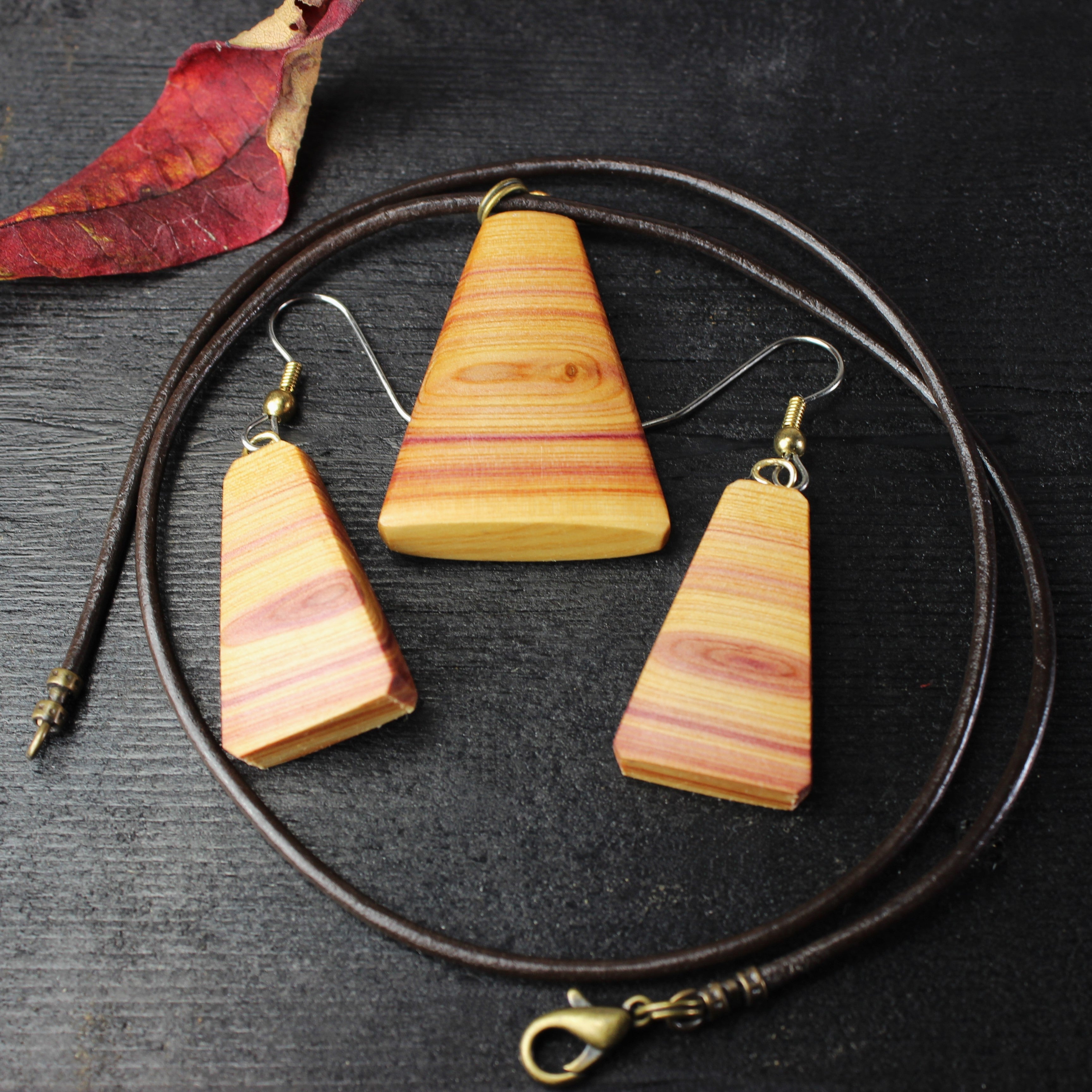 Lilac wood jewelry set
