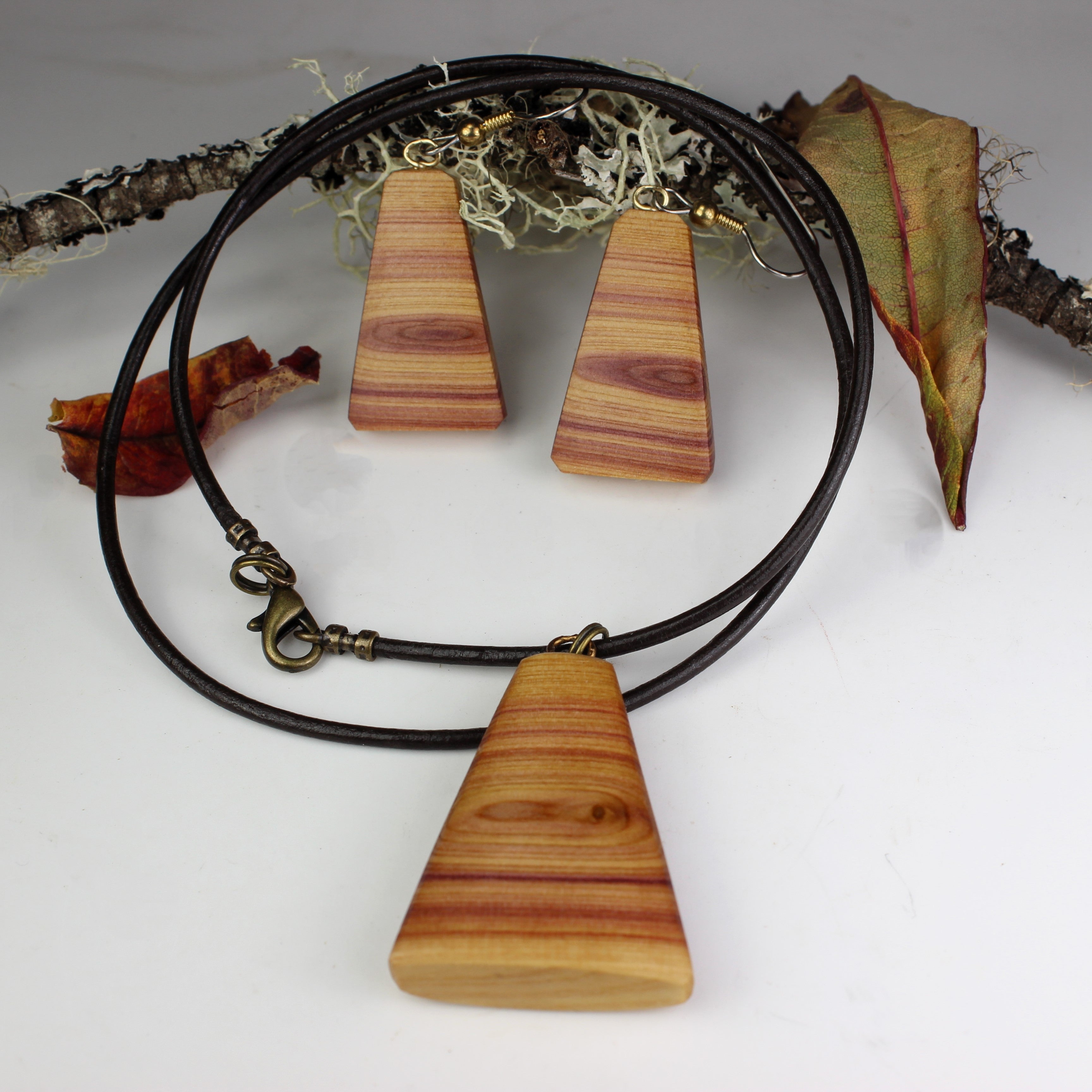 Lilac wood jewelry set