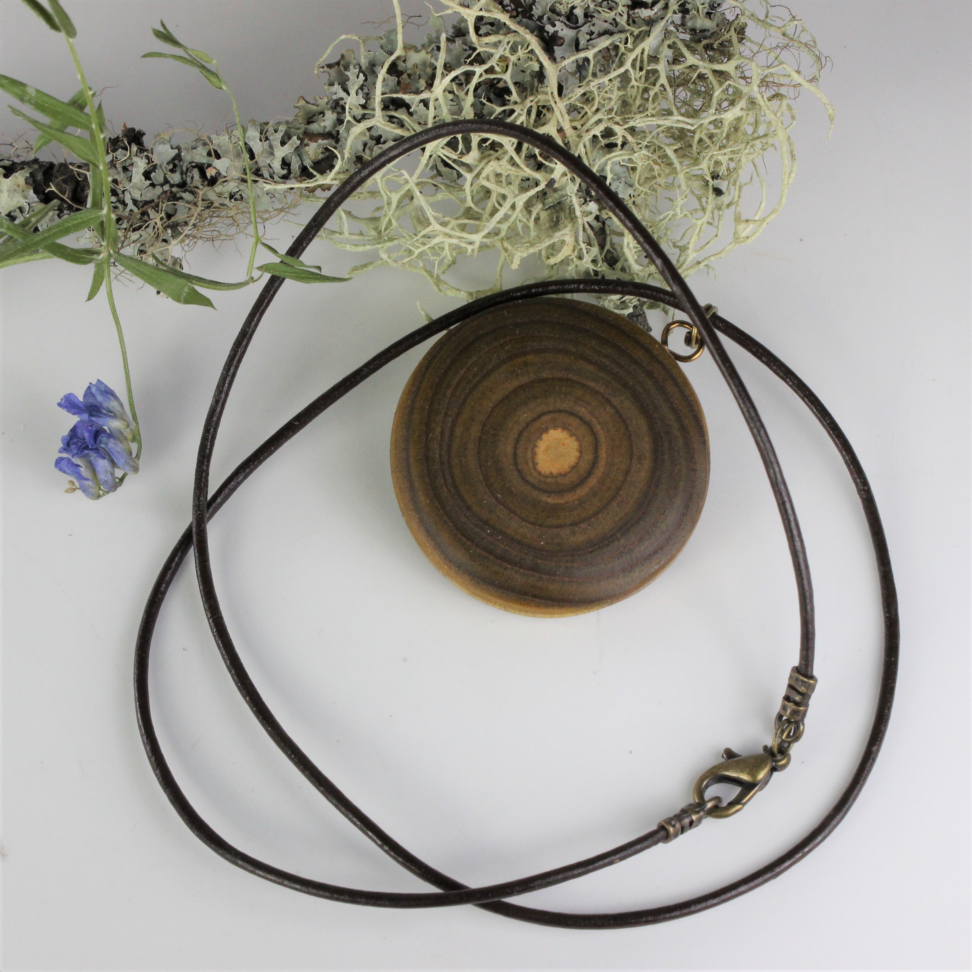 Round vinegar necklace